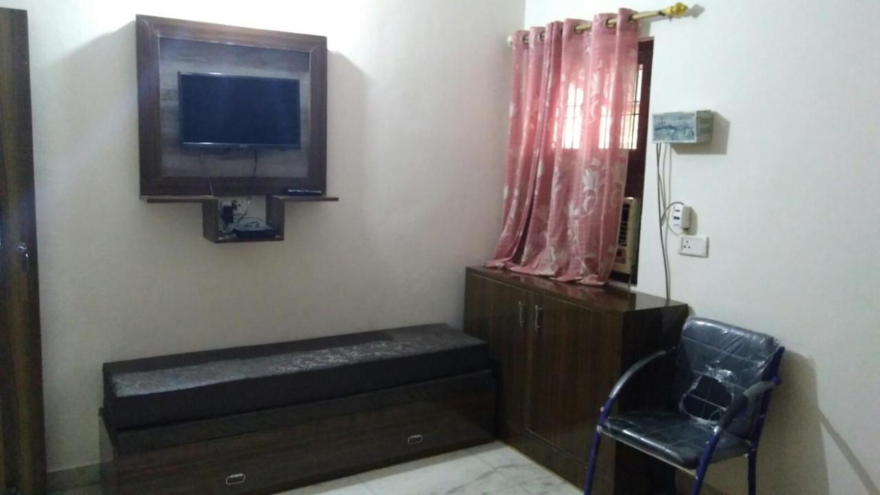 Basil Inn Home Stay Walking Distance From Taj Mahal Agra Agra  Εξωτερικό φωτογραφία